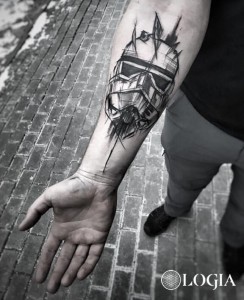 tatuajes-brazo-stormtrooper-logia-barcelona-janiak 